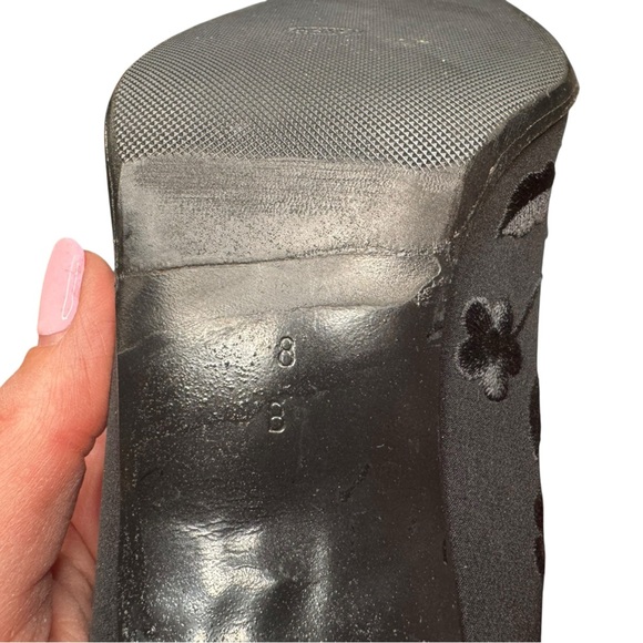 Versani Black Satin Floral Embroidered Heels Made in Italy 3” Heel Vintage Pumps - Picture 6 of 7